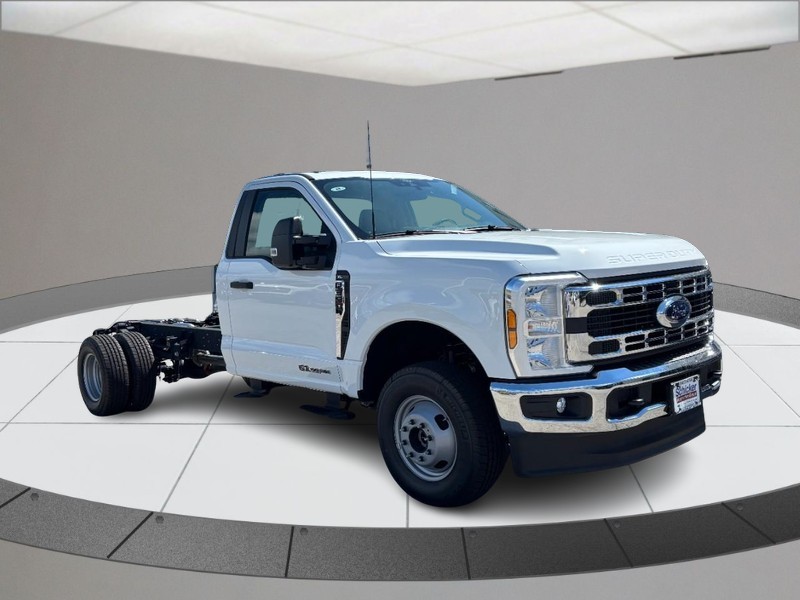 Ford Super Duty F-350 DRW Vehicle Full-screen Gallery Image 02