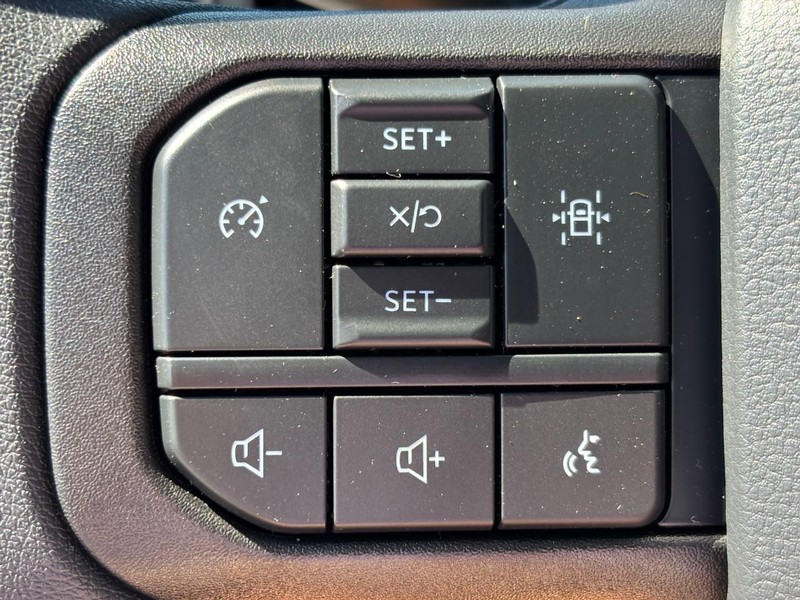 Ford Super Duty F-350 DRW Vehicle Full-screen Gallery Image 07