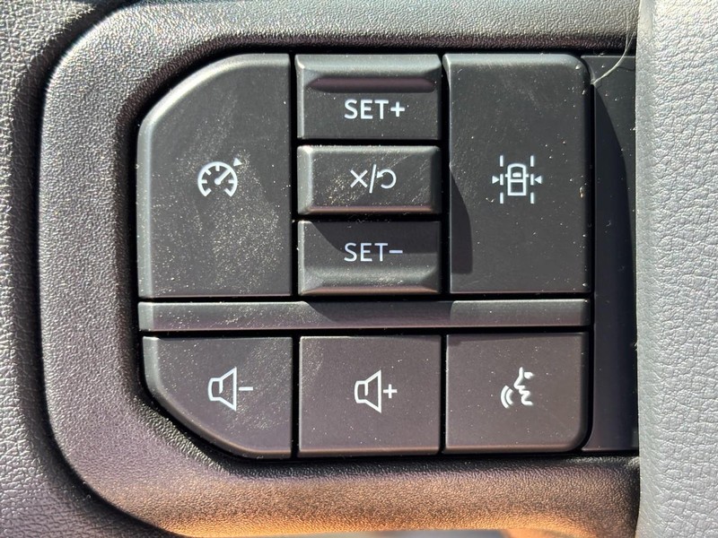 Ford Super Duty F-350 DRW Vehicle Full-screen Gallery Image 07