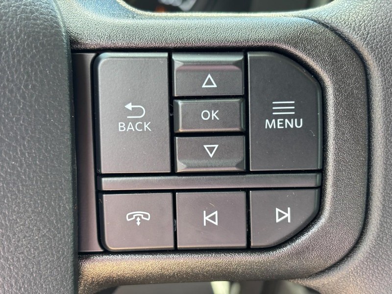 Ford Super Duty F-350 DRW Vehicle Full-screen Gallery Image 08