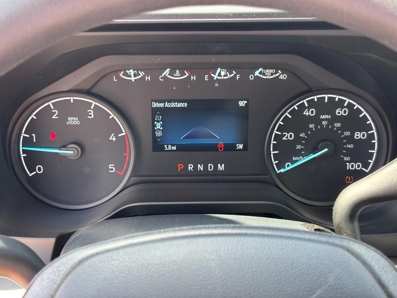 Ford Super Duty F-350 DRW Vehicle Full-screen Gallery Image 09