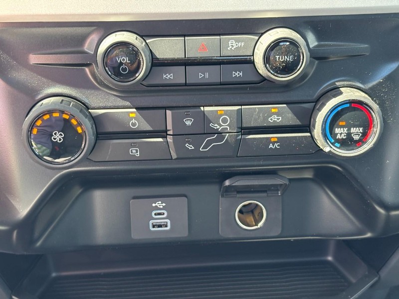 Ford Super Duty F-350 DRW Vehicle Full-screen Gallery Image 11