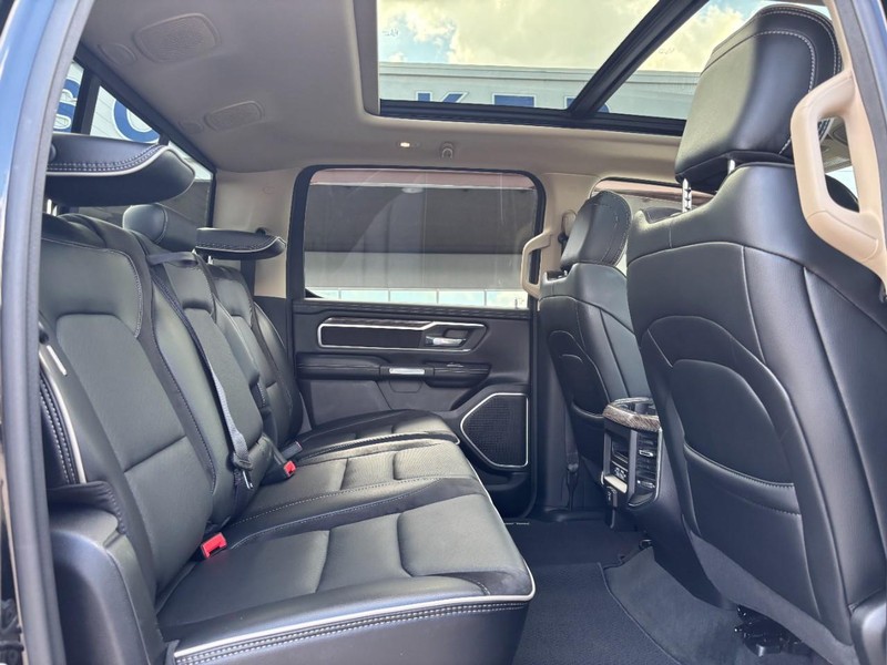 Ram 1500 Vehicle Full-screen Gallery Image 10