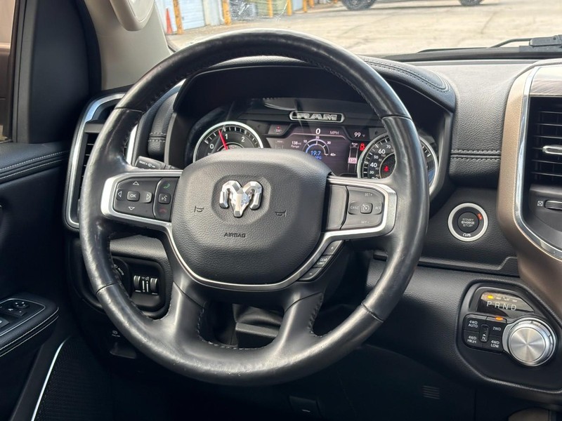 Ram 1500 Vehicle Full-screen Gallery Image 12