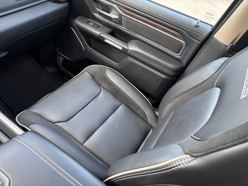 Ram 1500 Vehicle Full-screen Gallery Image 15