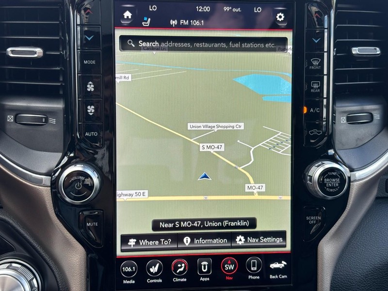 Ram 1500 Vehicle Full-screen Gallery Image 23