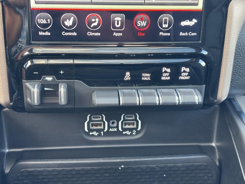 Ram 1500 Vehicle Full-screen Gallery Image 24