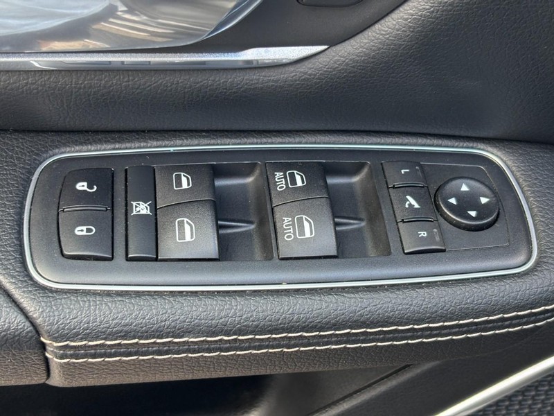 Ram 1500 Vehicle Full-screen Gallery Image 25