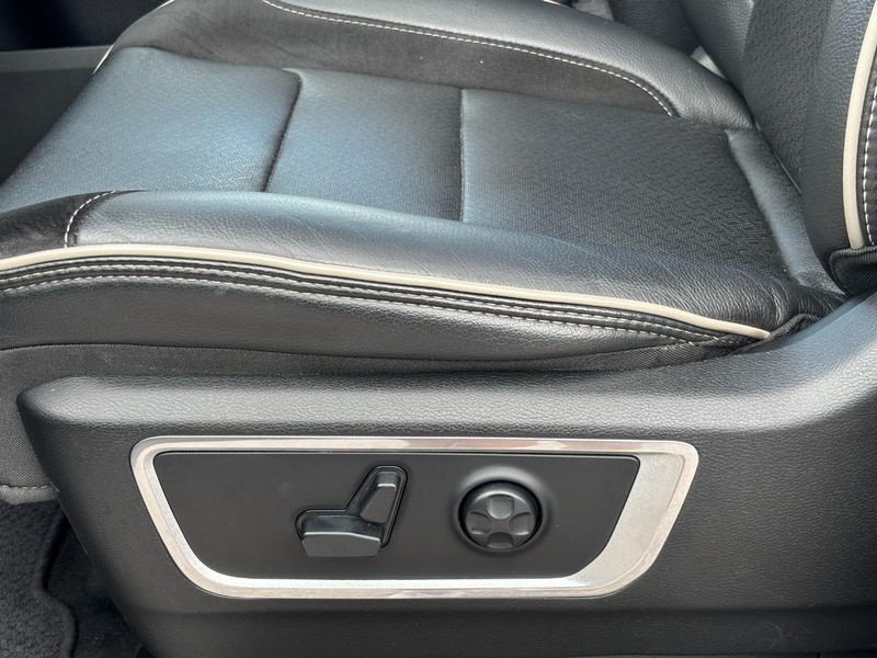 Ram 1500 Vehicle Full-screen Gallery Image 27