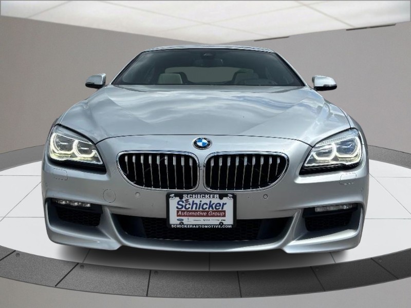 BMW 6 Series Vehicle Full-screen Gallery Image 09