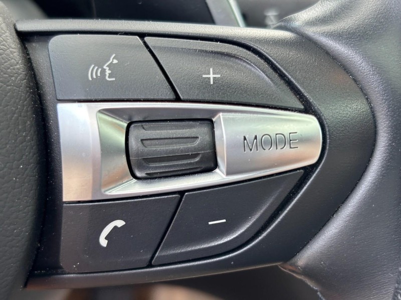 BMW 6 Series Vehicle Full-screen Gallery Image 19