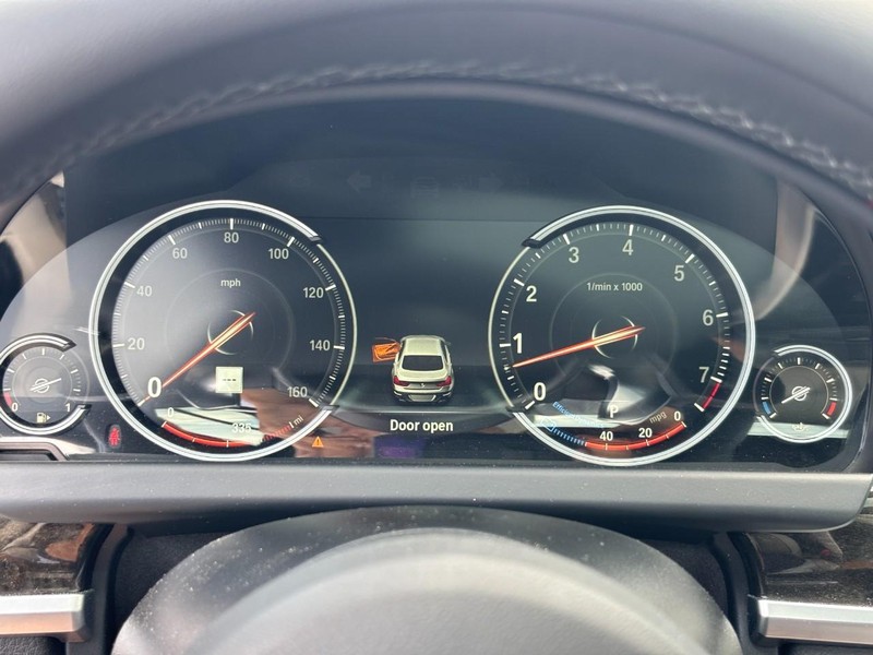 BMW 6 Series Vehicle Full-screen Gallery Image 20