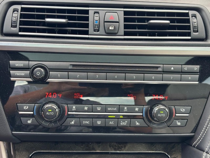 BMW 6 Series Vehicle Full-screen Gallery Image 23