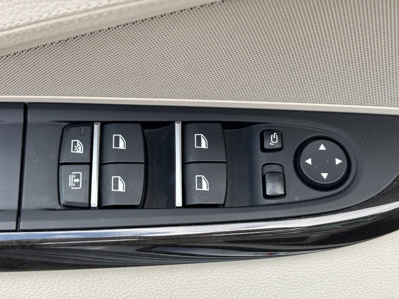 BMW 6 Series Vehicle Full-screen Gallery Image 24