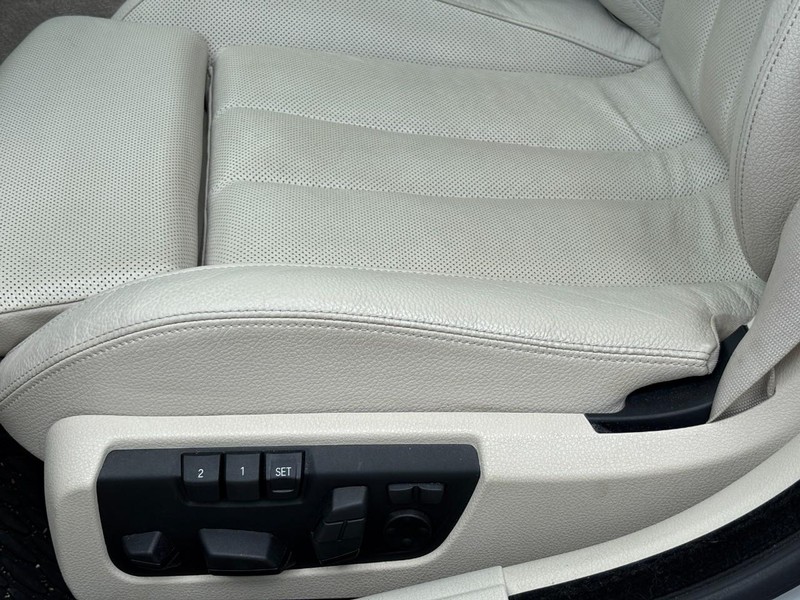 BMW 6 Series Vehicle Full-screen Gallery Image 25