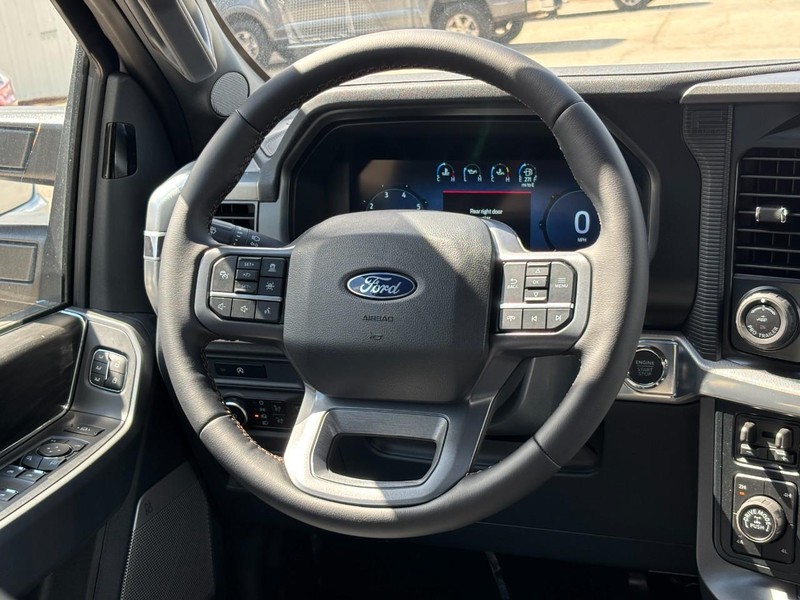 Ford F-150 Vehicle Full-screen Gallery Image 07