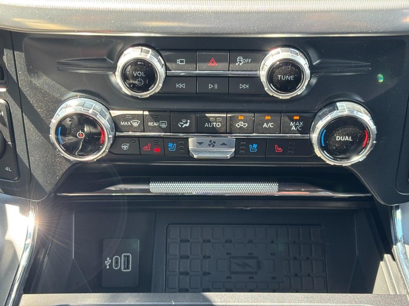 Ford F-150 Vehicle Full-screen Gallery Image 09