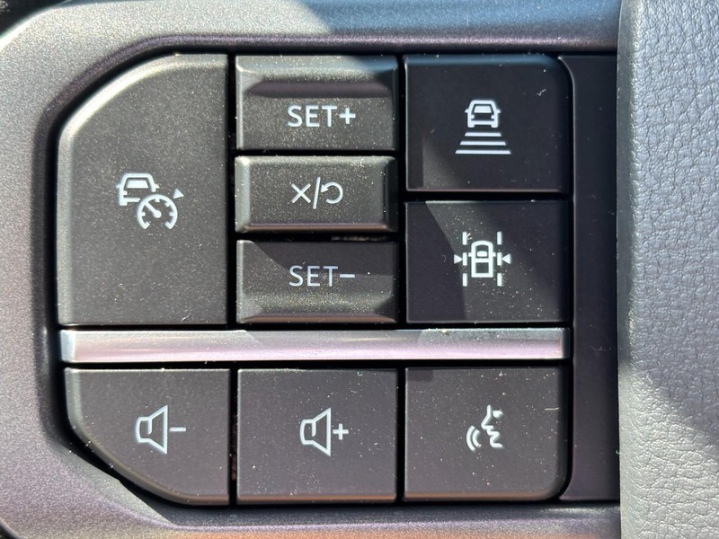 Ford F-150 Vehicle Full-screen Gallery Image 12