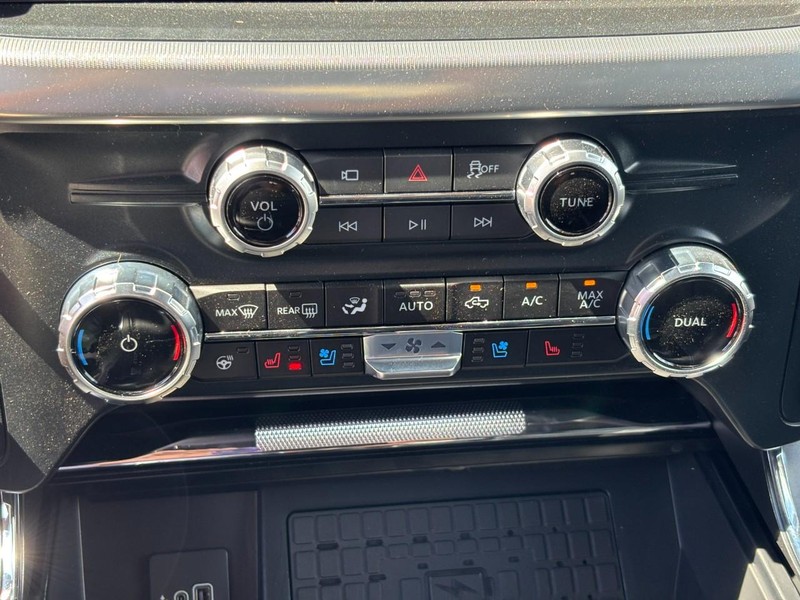 Ford F-150 Vehicle Full-screen Gallery Image 18