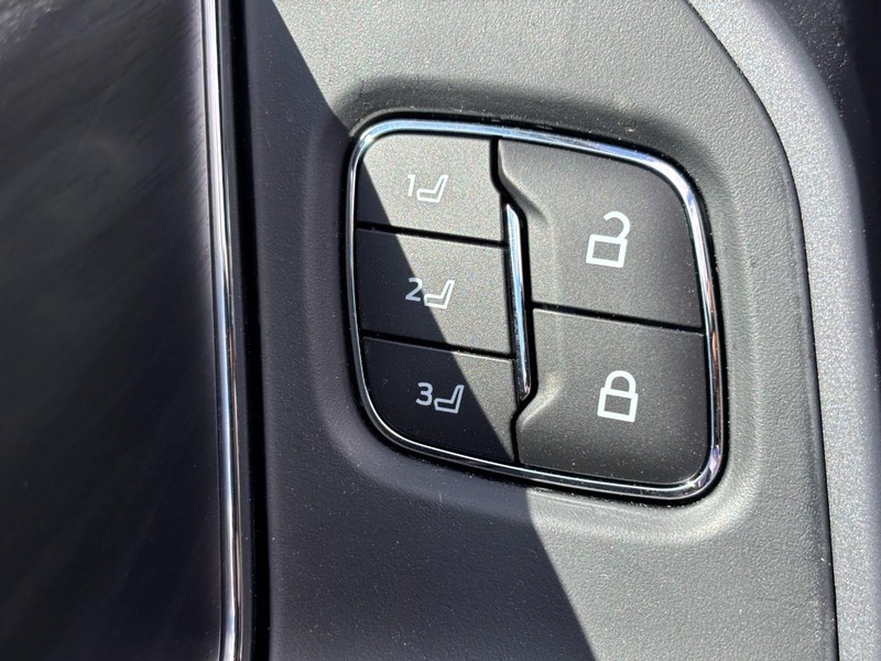 Ford F-150 Vehicle Full-screen Gallery Image 20