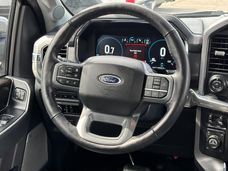 Ford F-150 Vehicle Full-screen Gallery Image 12