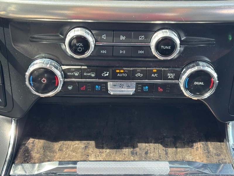 Ford F-150 Vehicle Full-screen Gallery Image 14