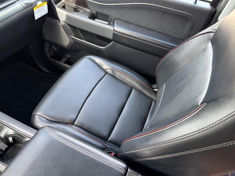 Ford F-150 Vehicle Full-screen Gallery Image 15