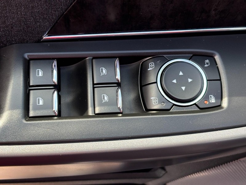 Ford F-150 Vehicle Full-screen Gallery Image 22