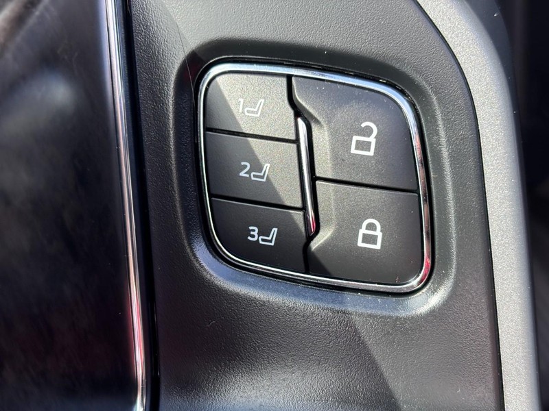 Ford F-150 Vehicle Full-screen Gallery Image 23