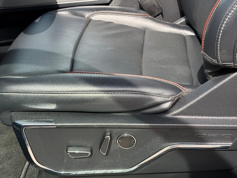 Ford F-150 Vehicle Full-screen Gallery Image 24