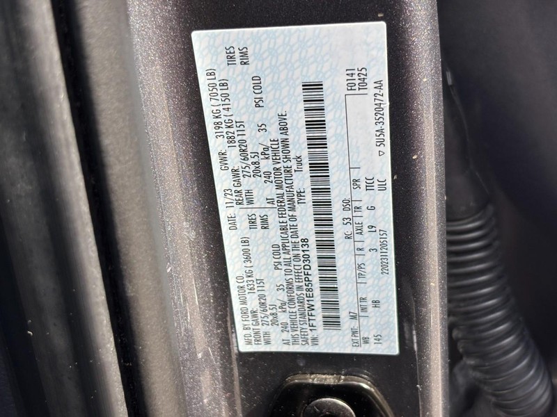 Ford F-150 Vehicle Full-screen Gallery Image 25