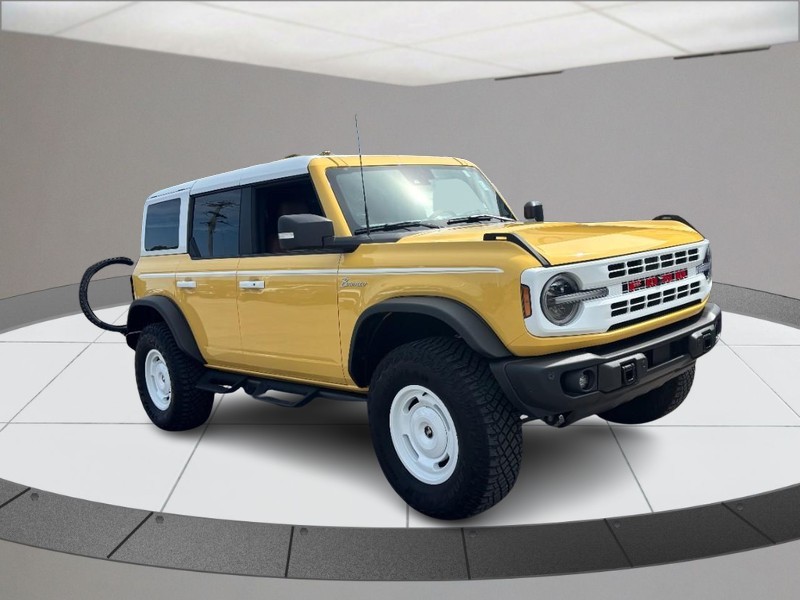 Ford Bronco Vehicle Full-screen Gallery Image 02