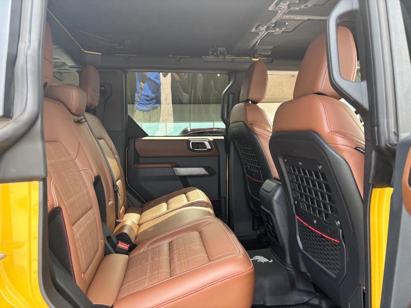 Ford Bronco Vehicle Full-screen Gallery Image 09