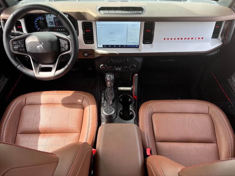 Ford Bronco Vehicle Full-screen Gallery Image 10