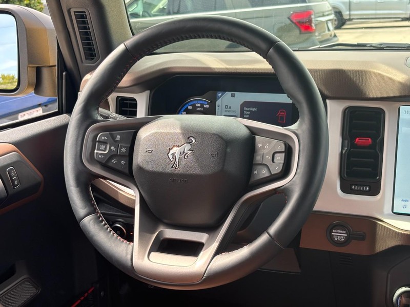 Ford Bronco Vehicle Full-screen Gallery Image 11