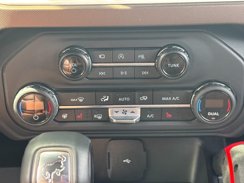 Ford Bronco Vehicle Full-screen Gallery Image 13