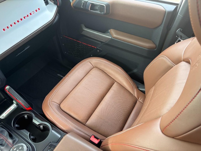 Ford Bronco Vehicle Full-screen Gallery Image 14