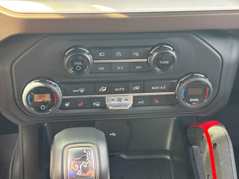 Ford Bronco Vehicle Full-screen Gallery Image 22