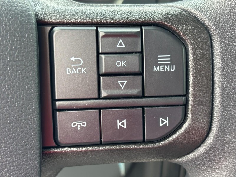 Ford Super Duty F-350 SRW Vehicle Full-screen Gallery Image 08