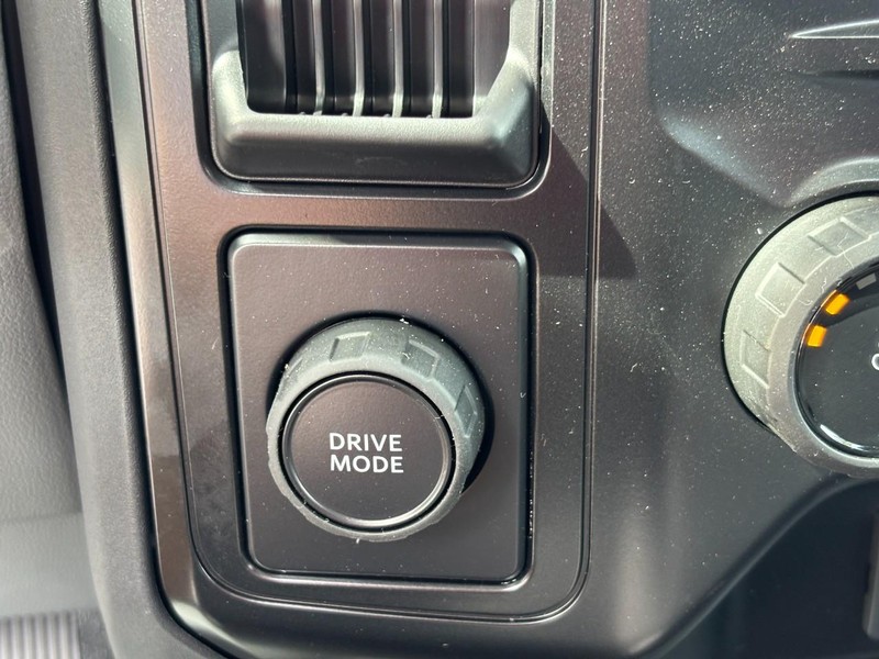 Ford Super Duty F-350 SRW Vehicle Full-screen Gallery Image 13