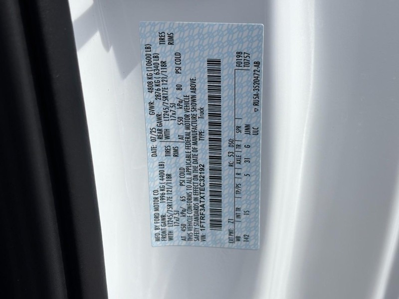 Ford Super Duty F-350 SRW Vehicle Full-screen Gallery Image 18