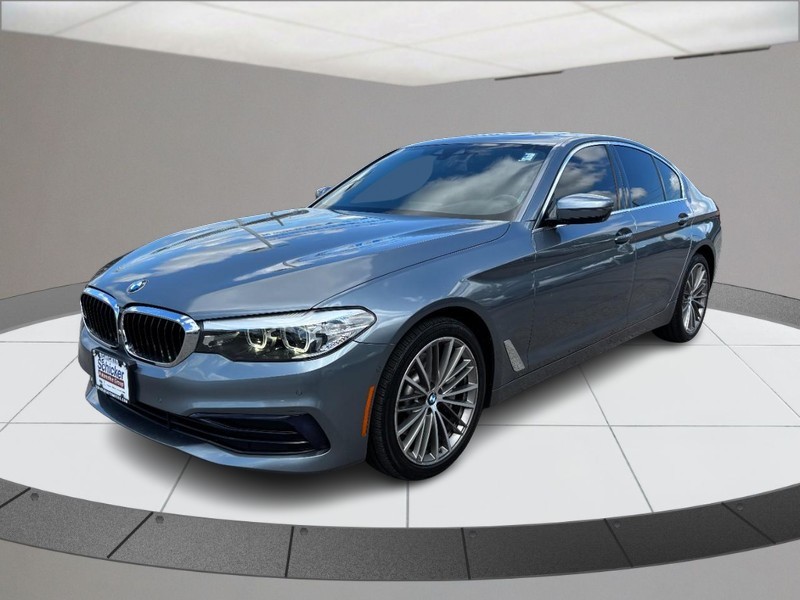 BMW 5 Series Vehicle Full-screen Gallery Image 08