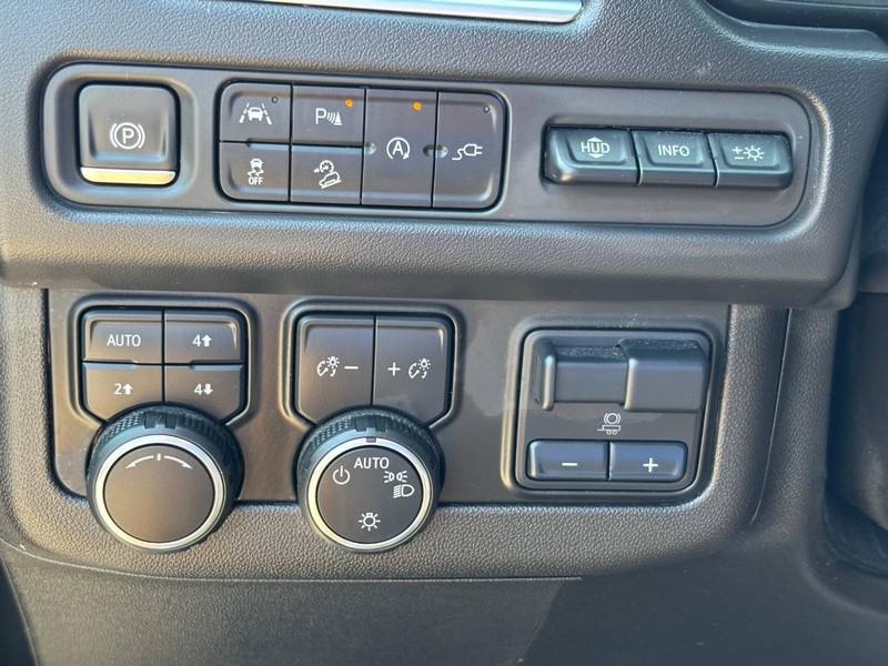 Chevrolet Tahoe Vehicle Full-screen Gallery Image 17