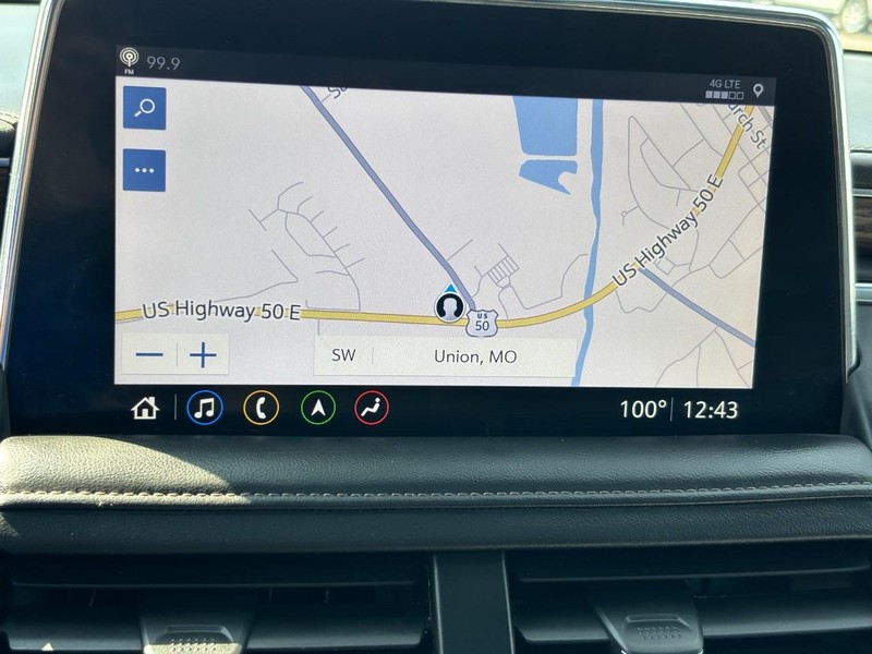 Chevrolet Tahoe Vehicle Full-screen Gallery Image 21