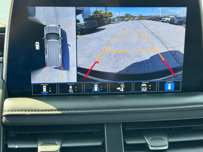 Chevrolet Tahoe Vehicle Full-screen Gallery Image 22