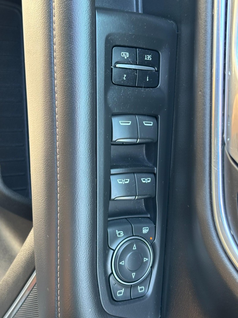 Chevrolet Tahoe Vehicle Full-screen Gallery Image 24