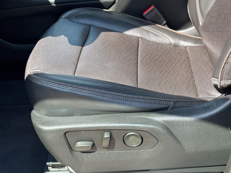 Chevrolet Tahoe Vehicle Full-screen Gallery Image 25