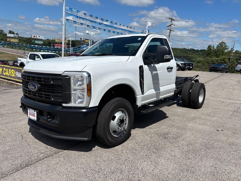 Ford Super Duty F-350 DRW Vehicle Full-screen Gallery Image 07