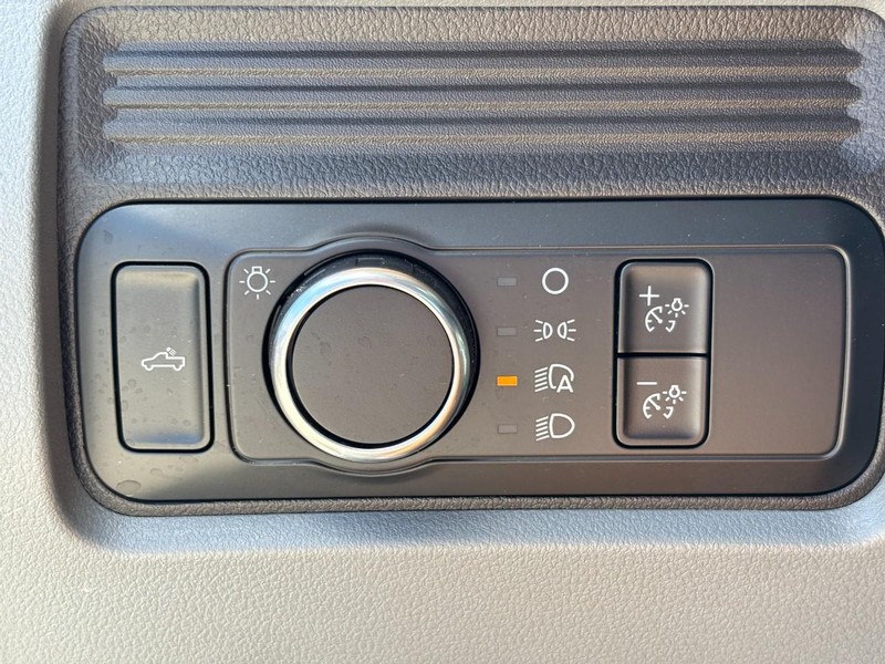 Ford Super Duty F-350 DRW Vehicle Full-screen Gallery Image 10