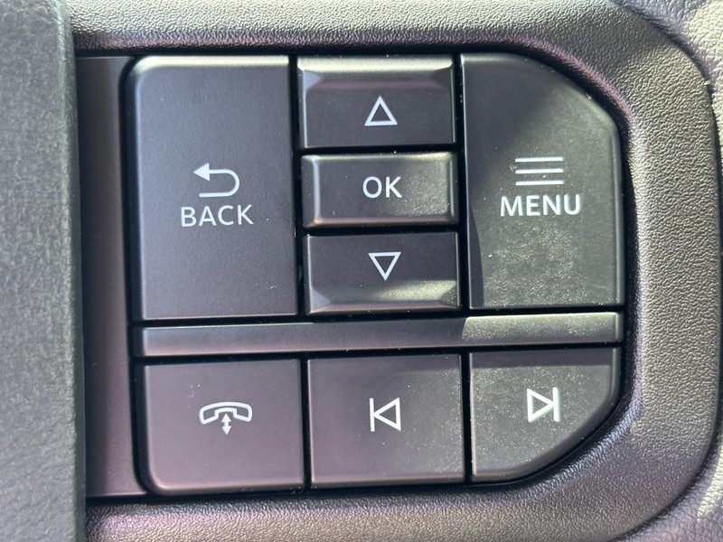 Ford Super Duty F-350 DRW Vehicle Full-screen Gallery Image 12